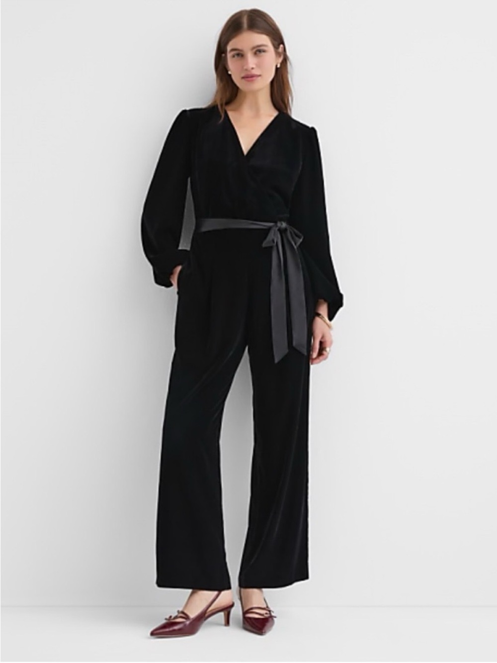 Loft NWT Elegant Black Velvet Jumpsuit Long Sleeves Size 6 V-neck Evening Party